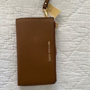 NWT Michael Kors Jet Set Travel Clutch